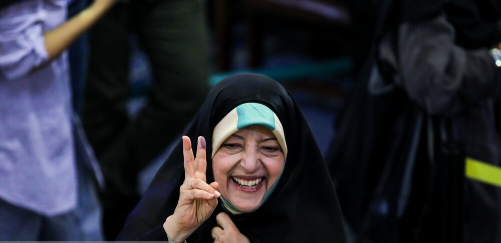 الناخبون يشاركون في اقتراع الرئاسة في إيران 16