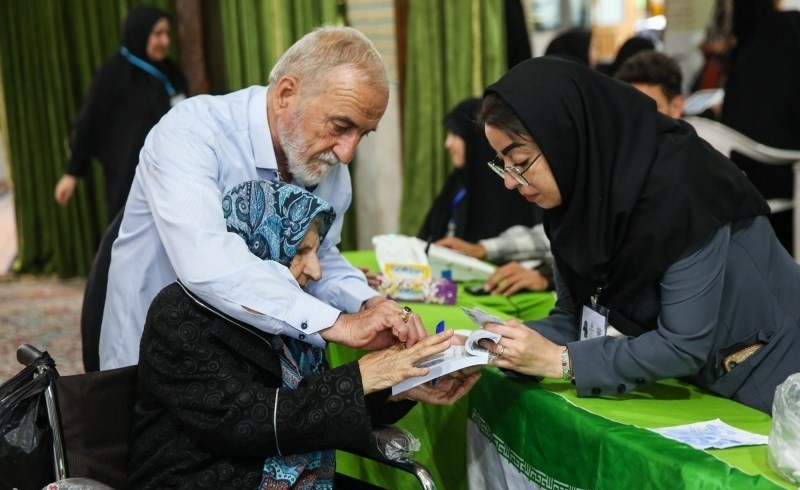 الناخبون يشاركون في اقتراع الرئاسة في إيران 20