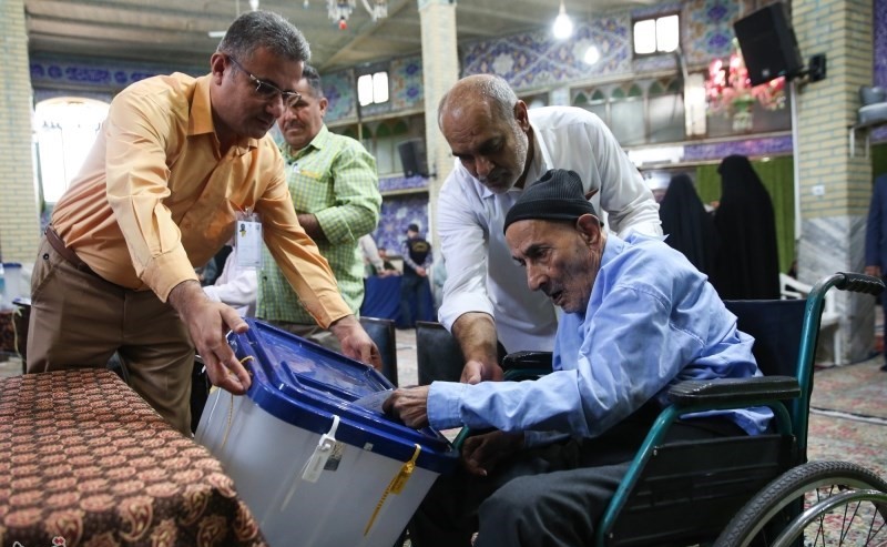 الناخبون يشاركون في اقتراع الرئاسة في إيران 21