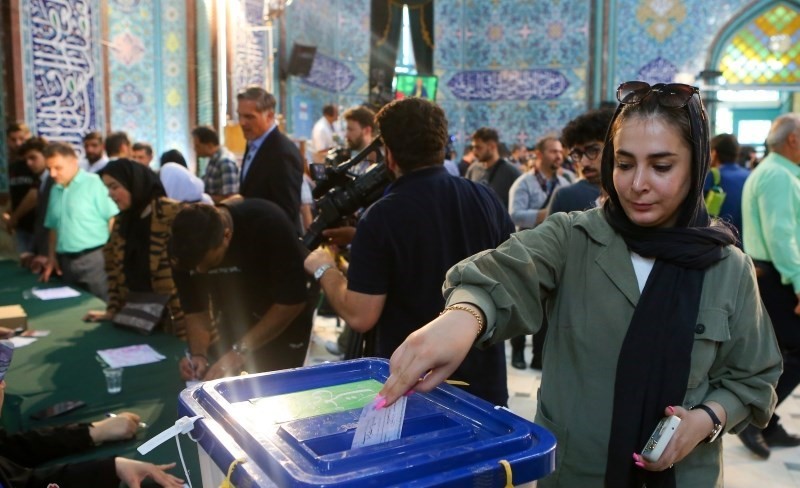 الناخبون يشاركون في اقتراع الرئاسة في إيران 27