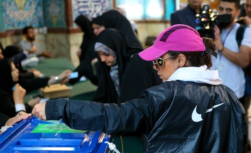 الناخبون يشاركون في اقتراع الرئاسة في إيران 33
