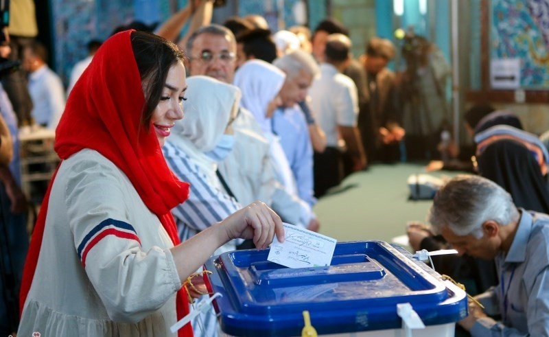 الناخبون يشاركون في اقتراع الرئاسة في إيران 35