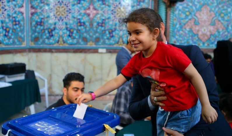 الناخبون يشاركون في اقتراع الرئاسة في إيران 36
