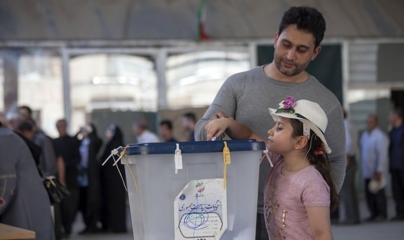 الناخبون يشاركون في اقتراع الرئاسة في إيران 42