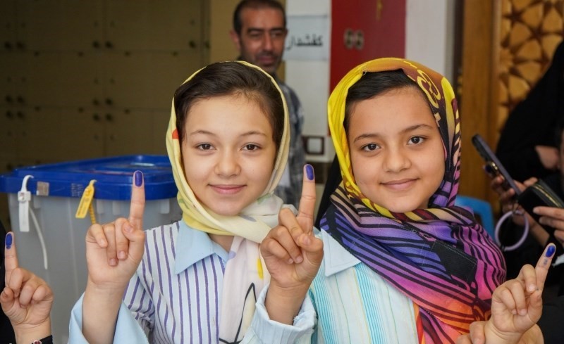 الناخبون يشاركون في اقتراع الرئاسة في إيران 45