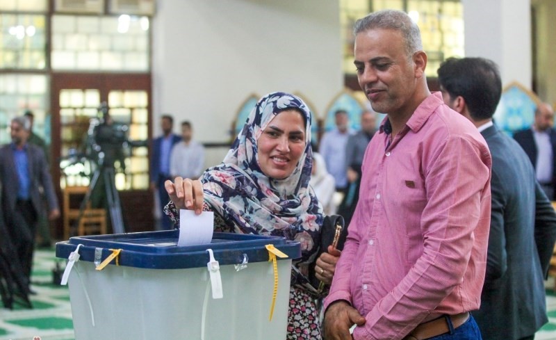 الناخبون يشاركون في اقتراع الرئاسة في إيران 46