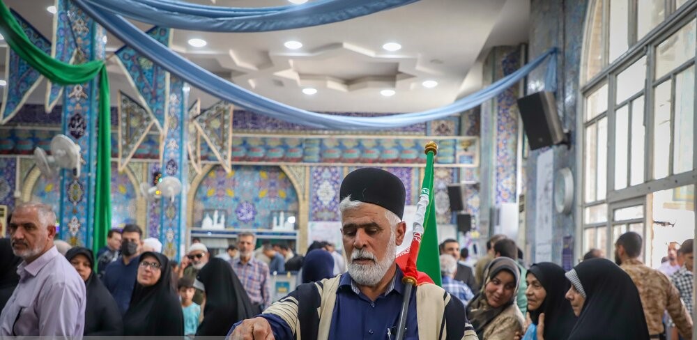 الناخبون يشاركون في اقتراع الرئاسة في إيران 53