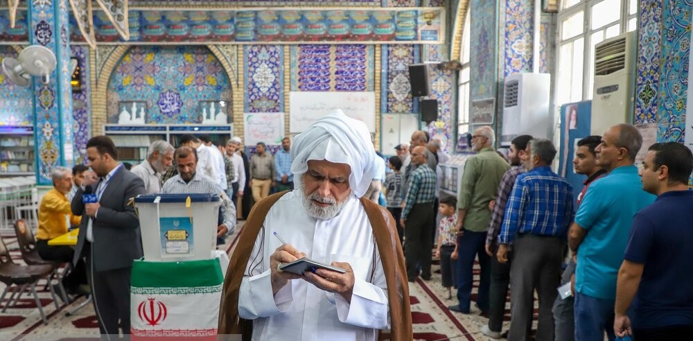 الناخبون يشاركون في اقتراع الرئاسة في إيران 55