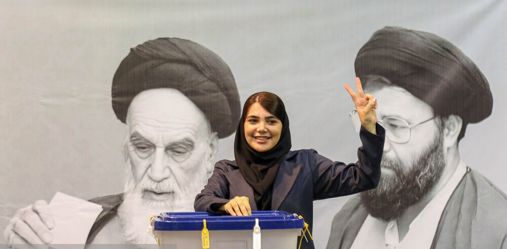 الناخبون يشاركون في اقتراع الرئاسة في إيران 6
