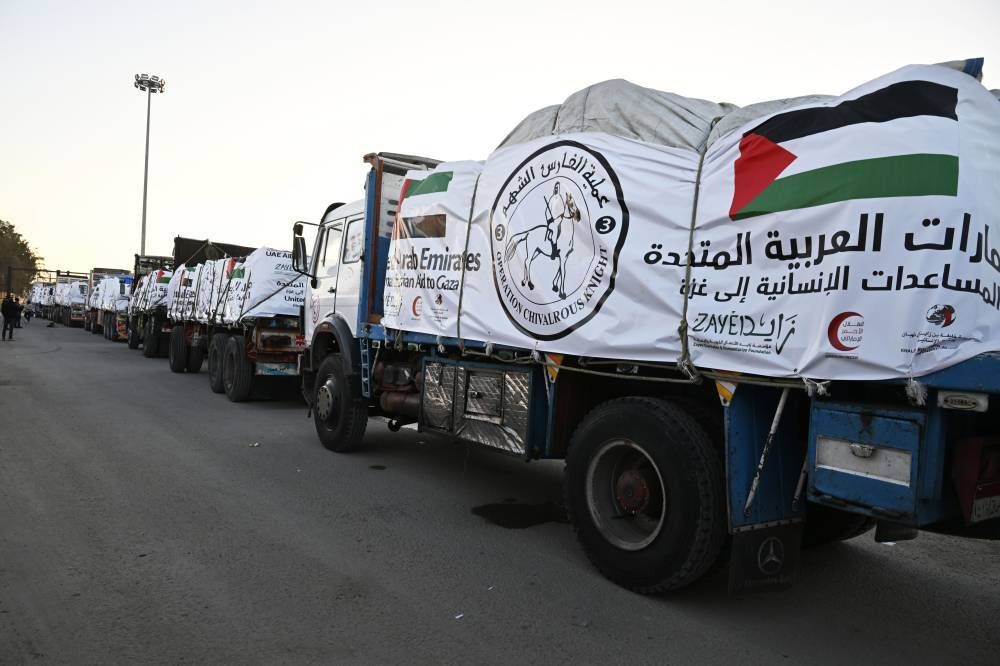للمرة الأولى منذ إغلاق معبر رفح.. وصول قافلة مساعدات إماراتية لغزة