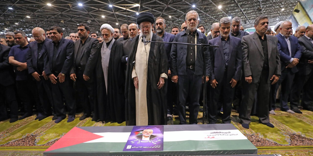 صلاة المرشد الأعلى على إسماعيل هنية في طهران