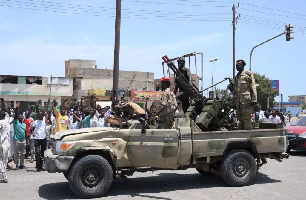 الجيش السوداني يعلق مشاركته في مفاوضات جدة
